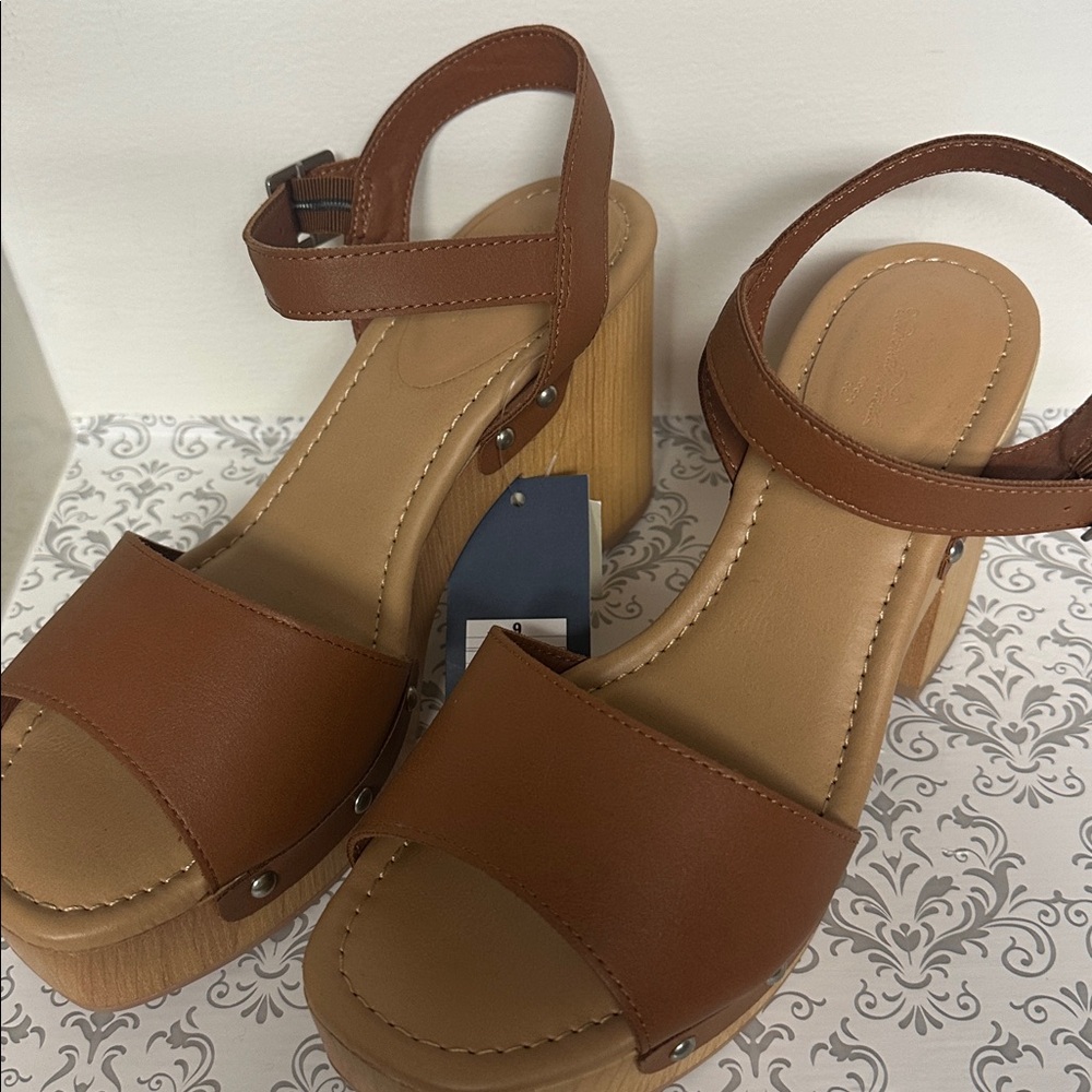 Universal Thread Brown Wedges - Picture 5 of 5